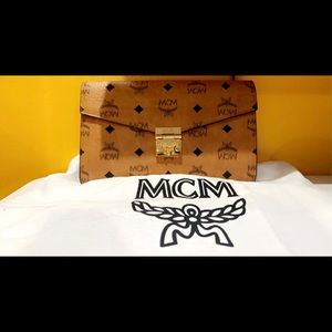 COPY - MCM-Patricia Continental Crossbody Wallet